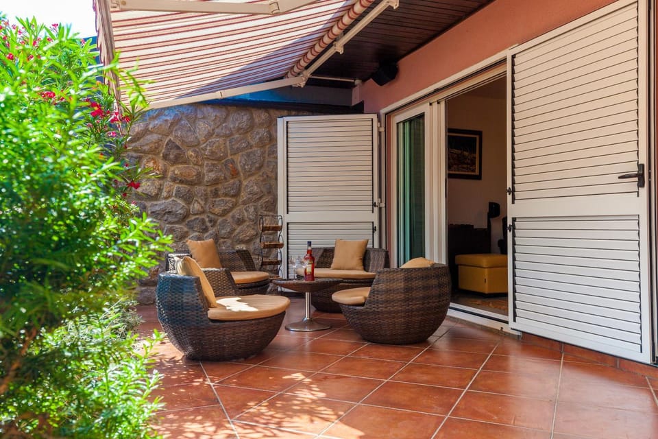 Day, Garden, Balcony/Terrace, Seating area