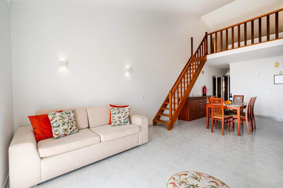 Marina Vista Retreat Villa in Guia