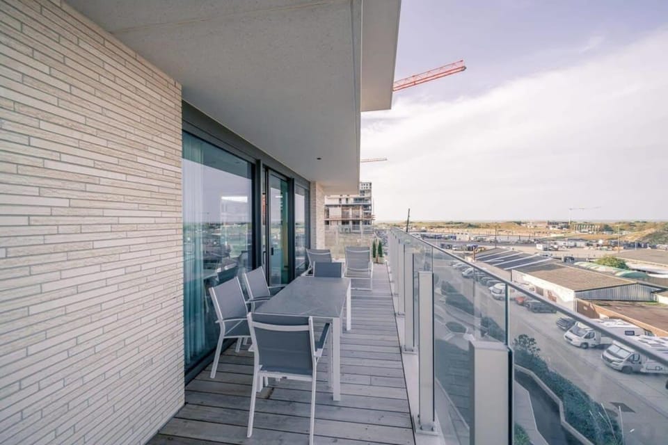 Casiola - Modern new apartment with pool access and parking Apartment in Ostend