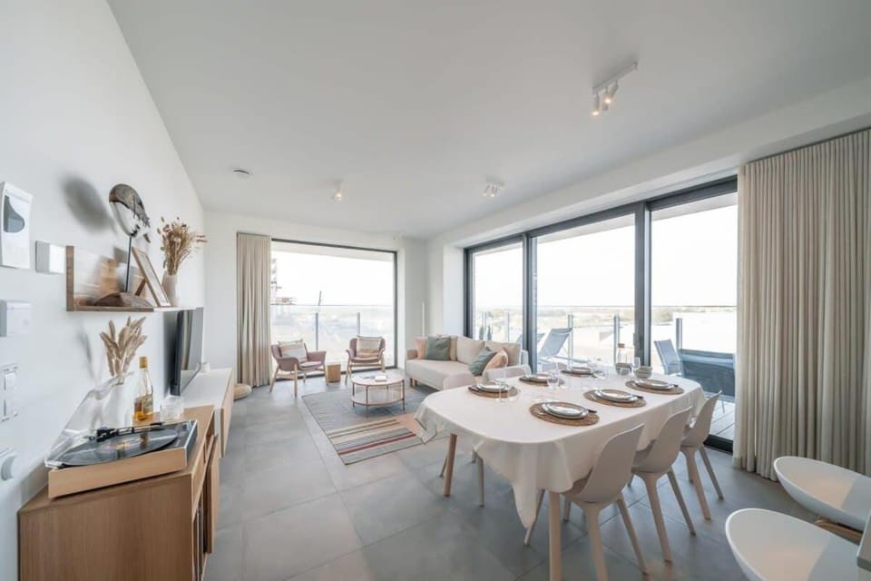 Casiola - Modern new apartment with pool access and parking Apartment in Ostend