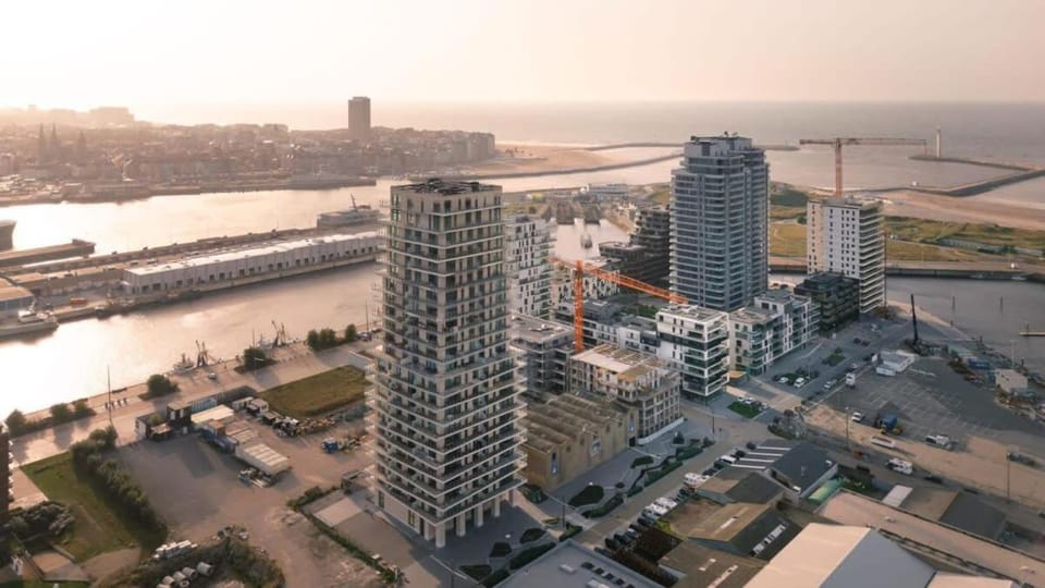 Casiola - Modern new apartment with pool access and parking Apartment in Ostend