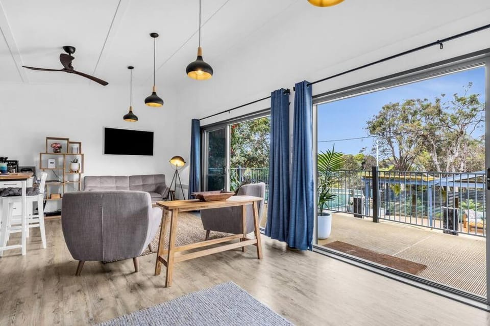 TV and multimedia, Balcony/Terrace, Living room, Seating area