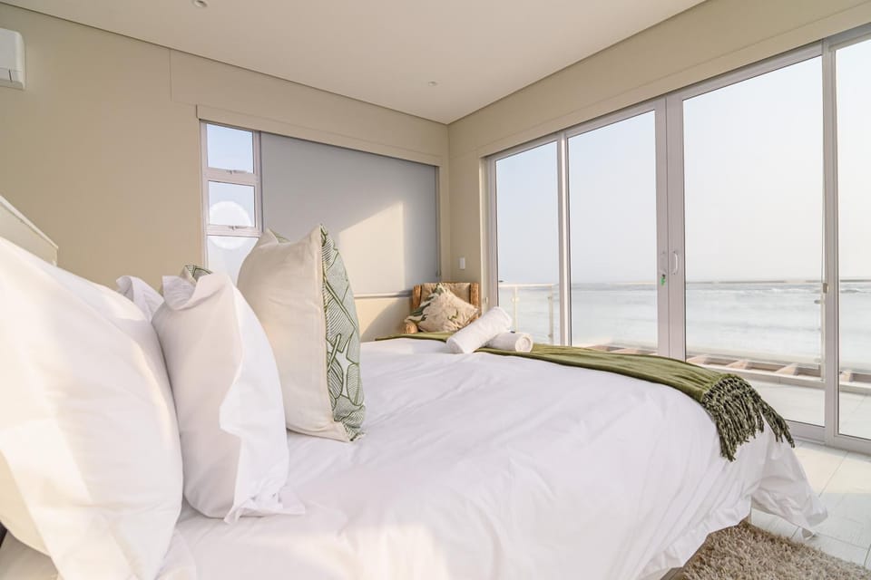 Bed, Bedroom, Sea view
