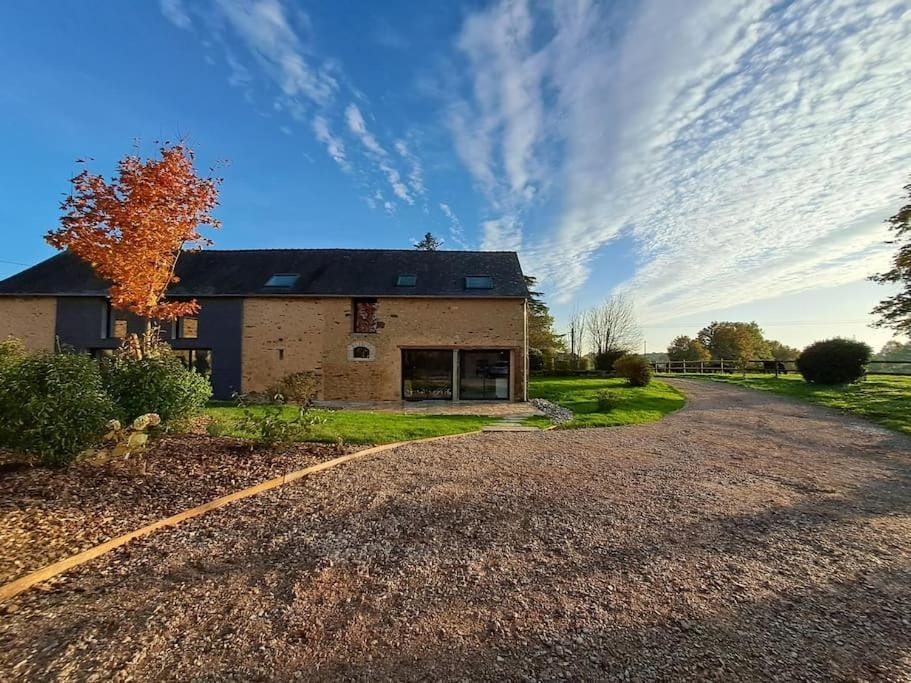 Gîte du Plantagenêt - Piscine intérieure privative House in Pays de la Loire