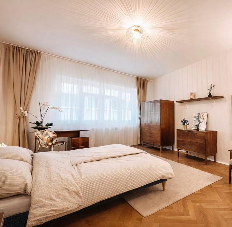 Spacious & Elegant 3-Bedroom Apartment-Comfort in Old Town Bratislava Apartment in Bratislava