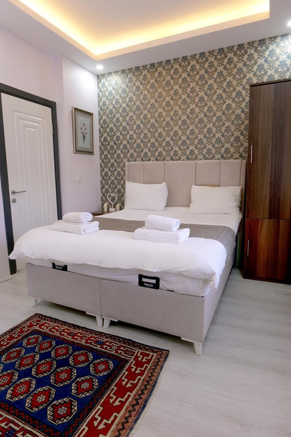 Bed, Photo of the whole room, towels