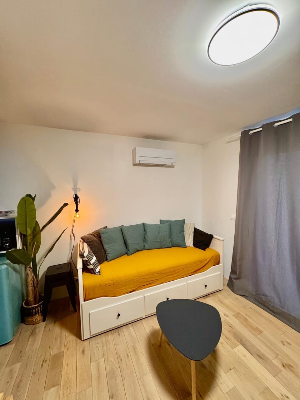 Living room, air conditioner