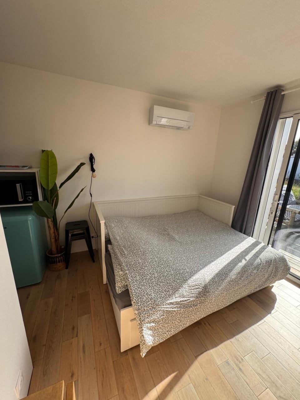 Bed, Photo of the whole room, Bedroom, air conditioner