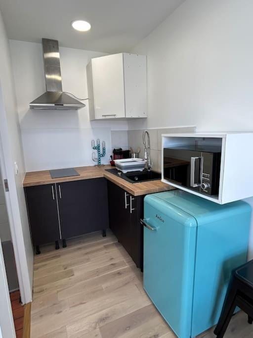 Kitchen or kitchenette, oven, stove, toaster