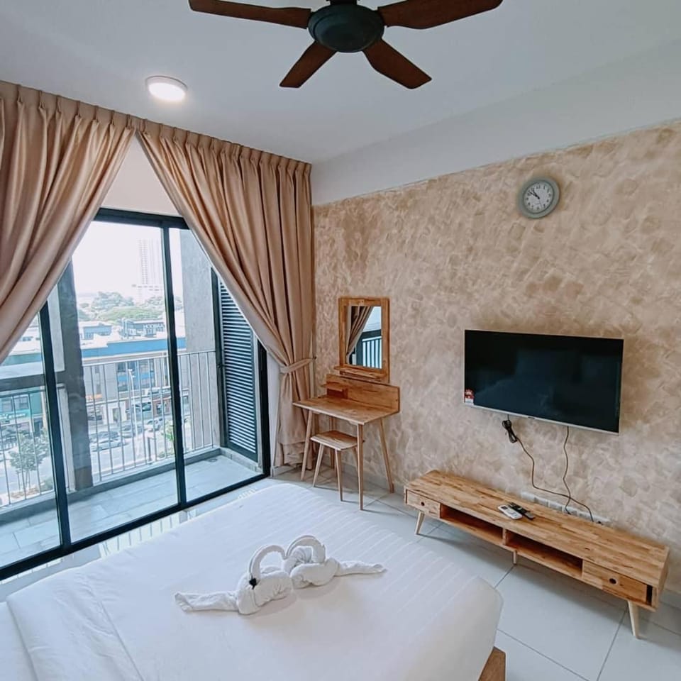 Cozy Sky Trees with Balcony, Smart TV , Aeon & Pool Apartment in Johor Bahru