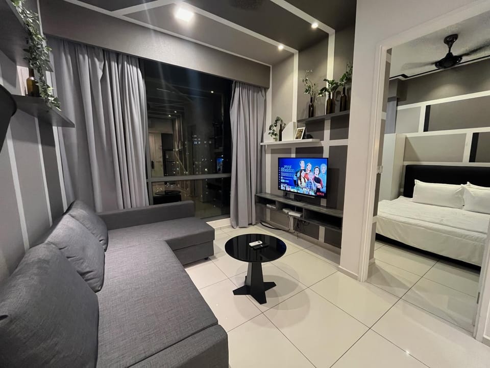 Bed, TV and multimedia, Living room, Photo of the whole room, Seating area