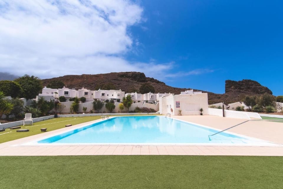 Day, Balcony/Terrace, Mountain view, Swimming pool, Swimming pool