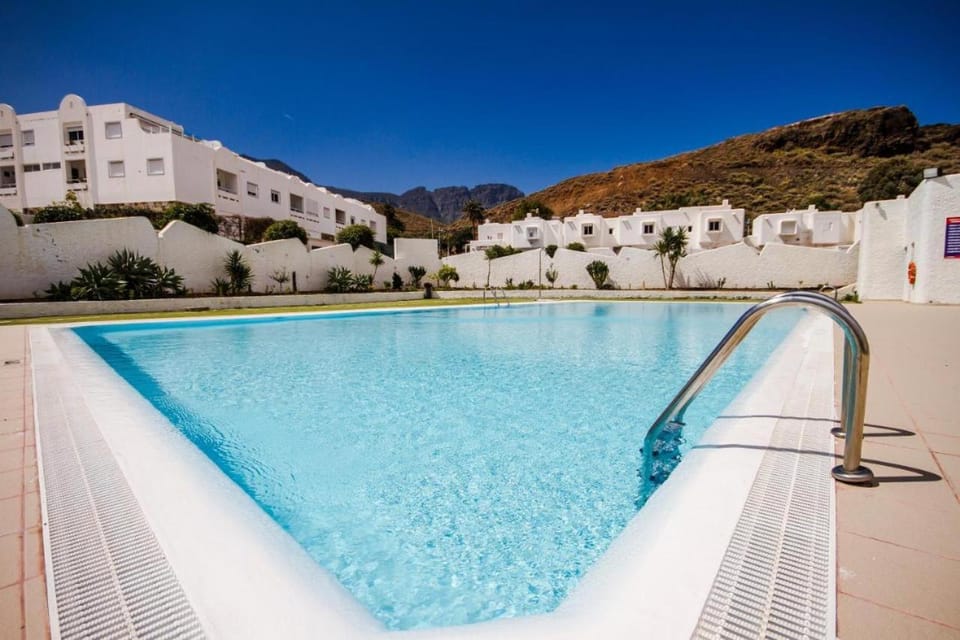 Property building, Day, Natural landscape, Swimming pool, Swimming pool