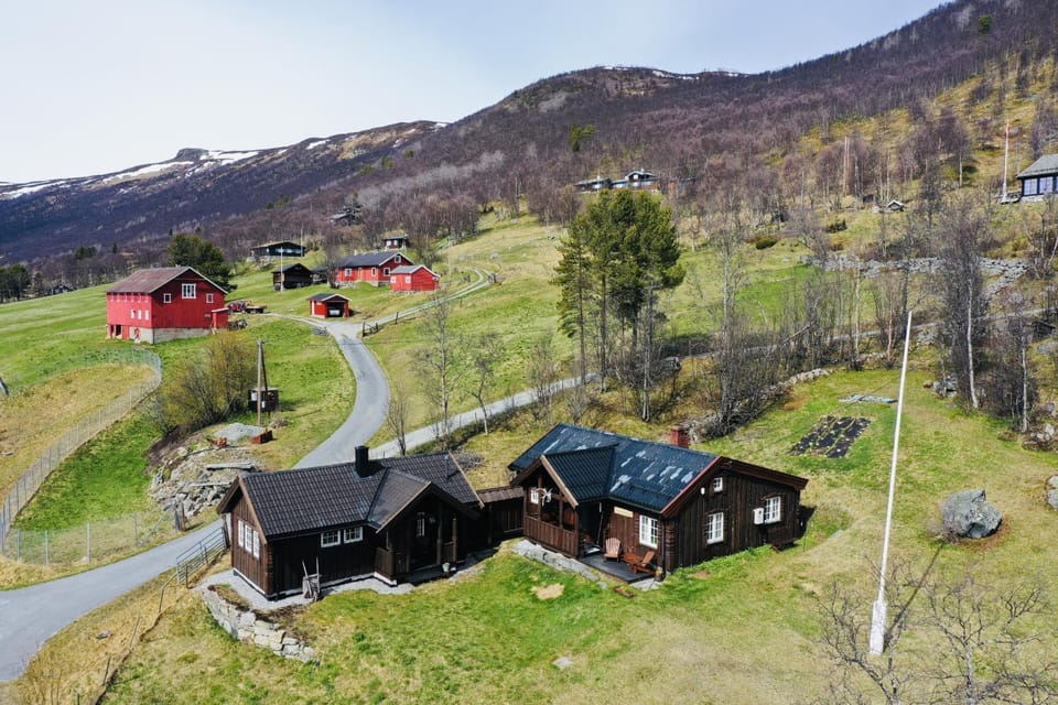 Property building, Natural landscape, Bird's eye view, Garden, Mountain view