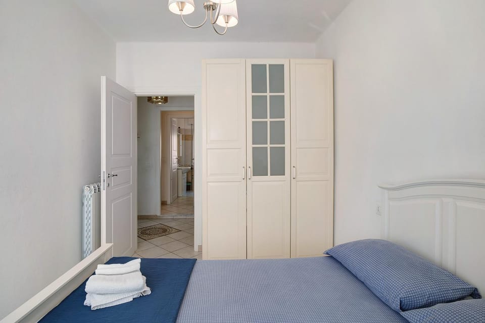 Property building, Living room, Bedroom