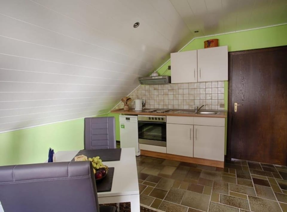 Kitchen or kitchenette, Text overlay