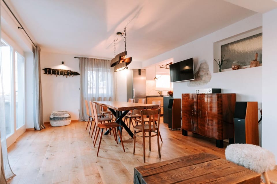 Living room, Dining area