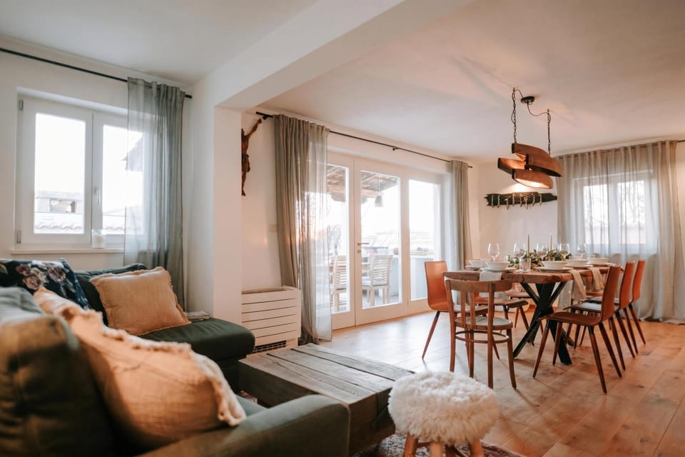 Living room, Dining area