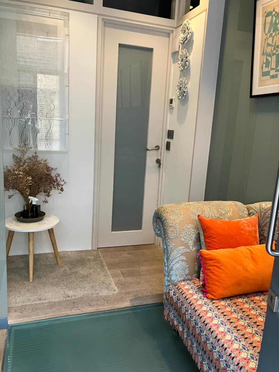 Modern self-contained Ground and Basement studios Apartment in City of Westminster