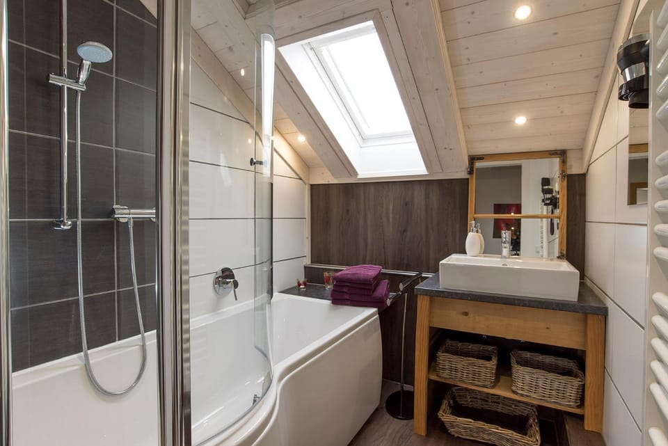 Shower, Bathroom, Bath, towels