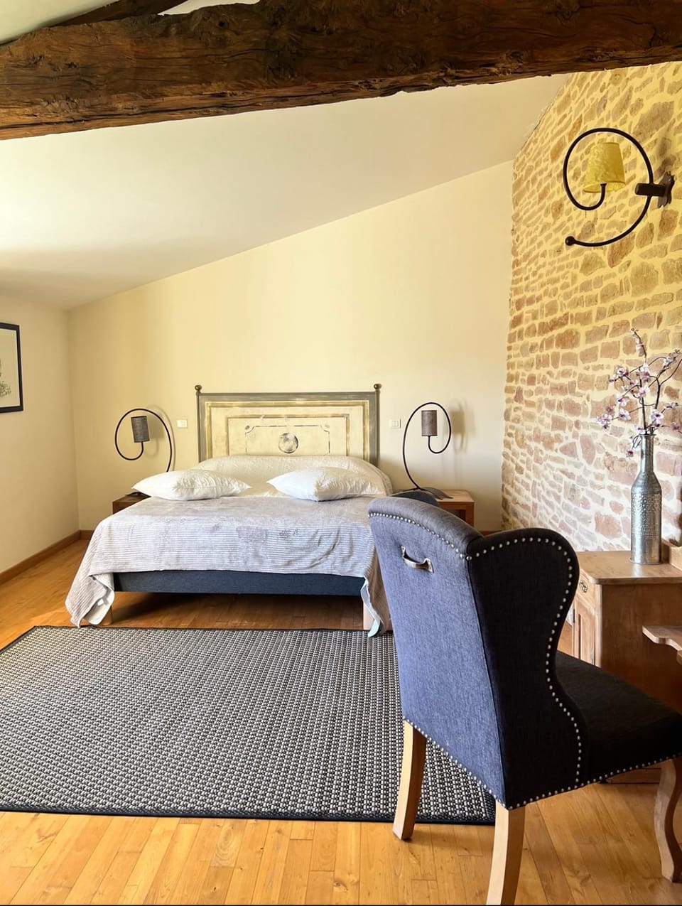 Bed, Photo of the whole room, Bedroom