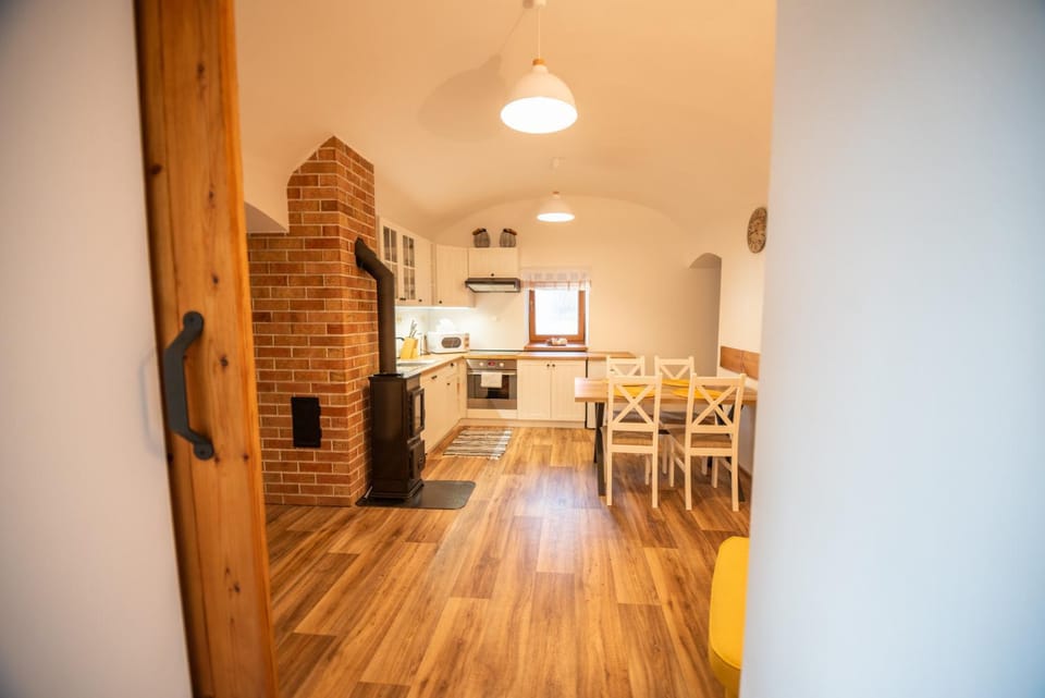 TV and multimedia, Living room, Seating area, Dining area, kitchen