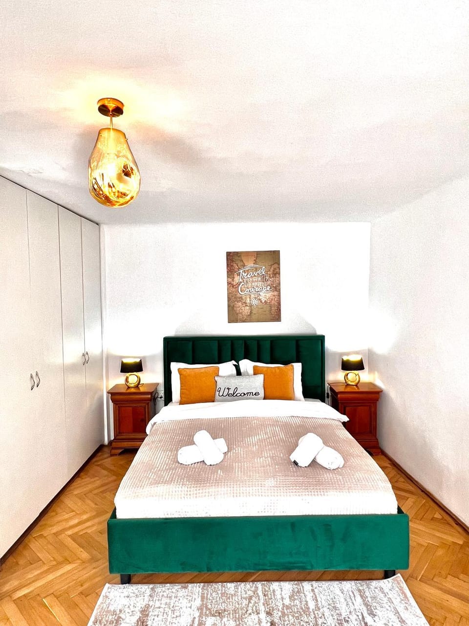 Bed, Bedroom, towels