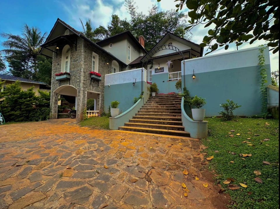 Property building, Day, Garden, Garden view