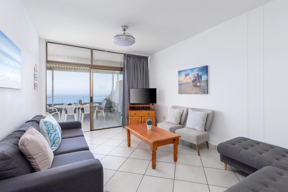 TV and multimedia, Living room, Seating area, Sea view