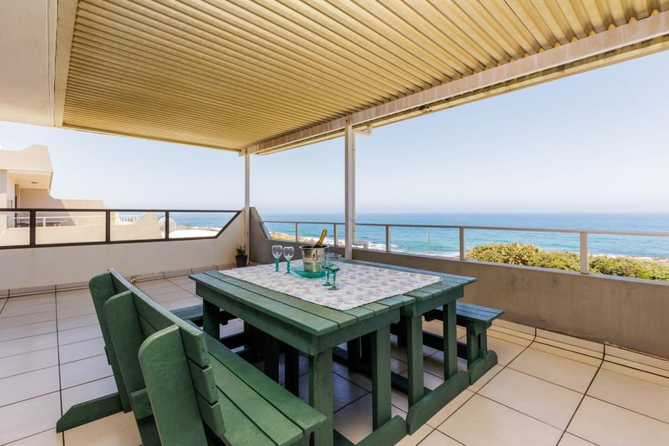 View (from property/room), Balcony/Terrace, Seating area, Sea view