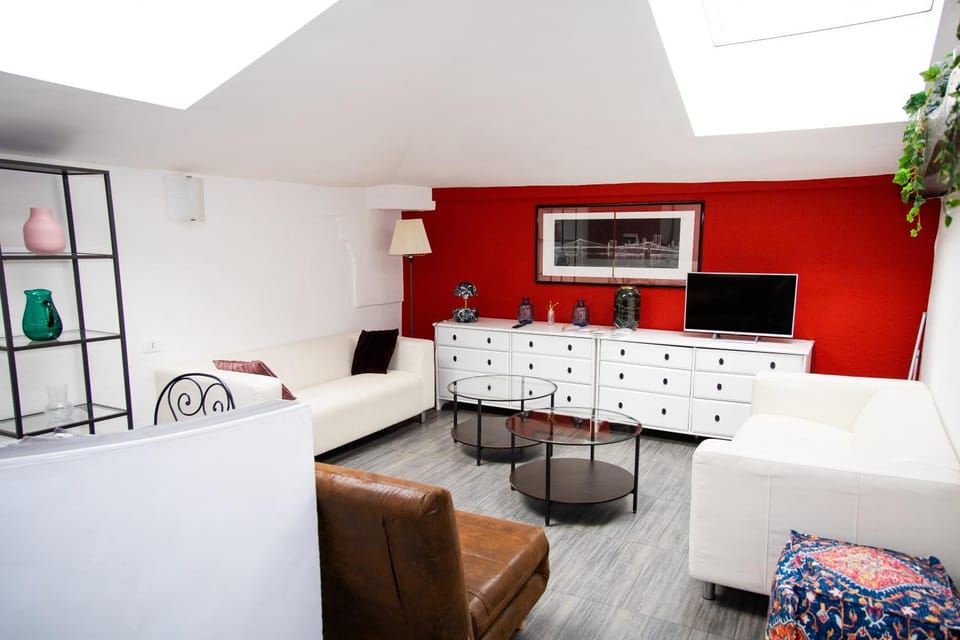 TV and multimedia, Living room, Seating area, Dining area