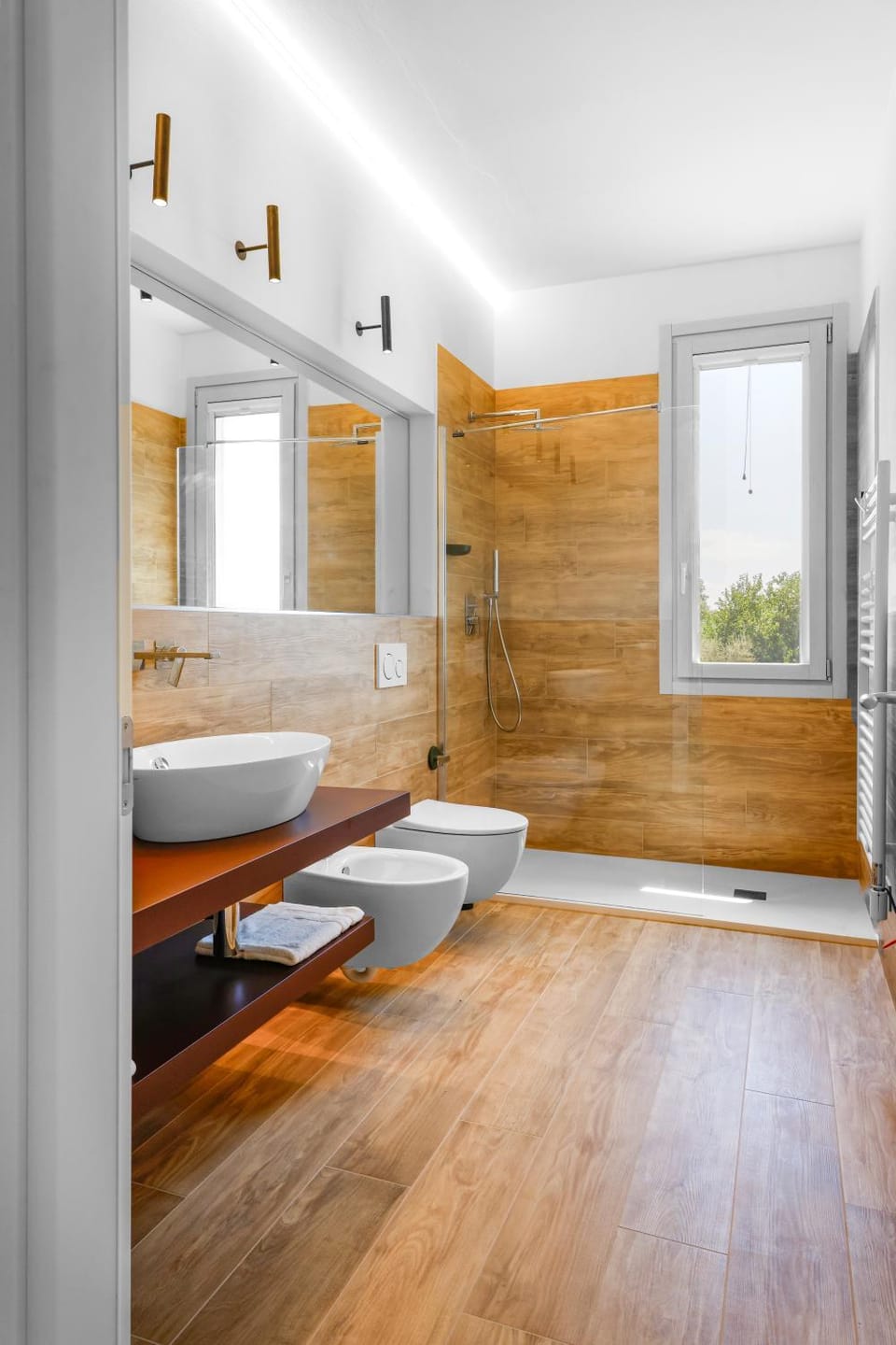 Shower, Toilet, Bathroom, bidet, towels