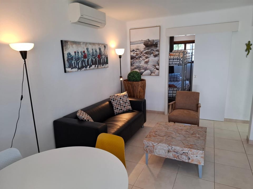 Living room, Seating area, Dining area, air conditioner