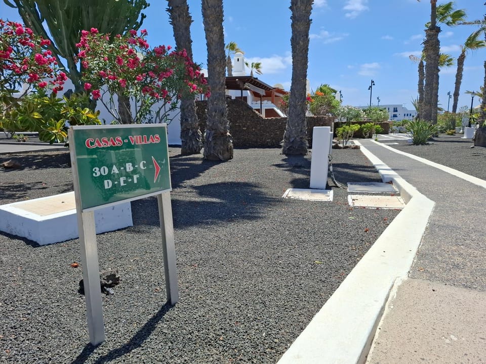 Neighbourhood, Street view