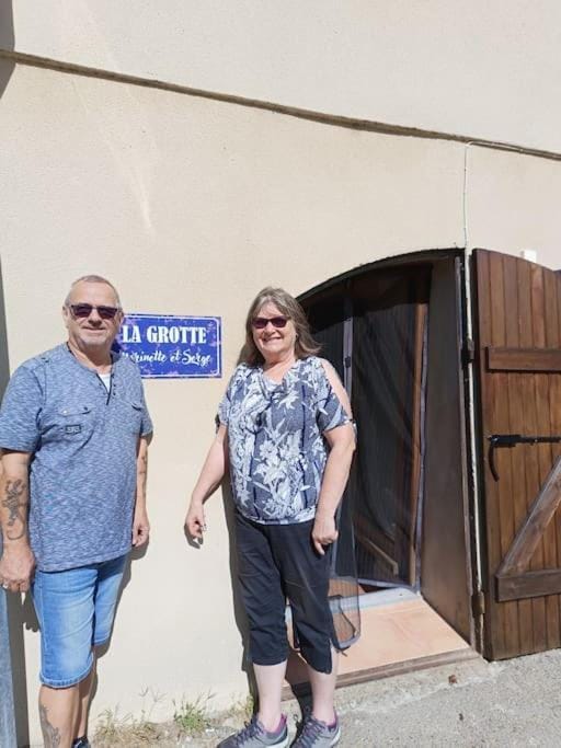 Chambre atypique : La Grotte Apartment in Occitanie
