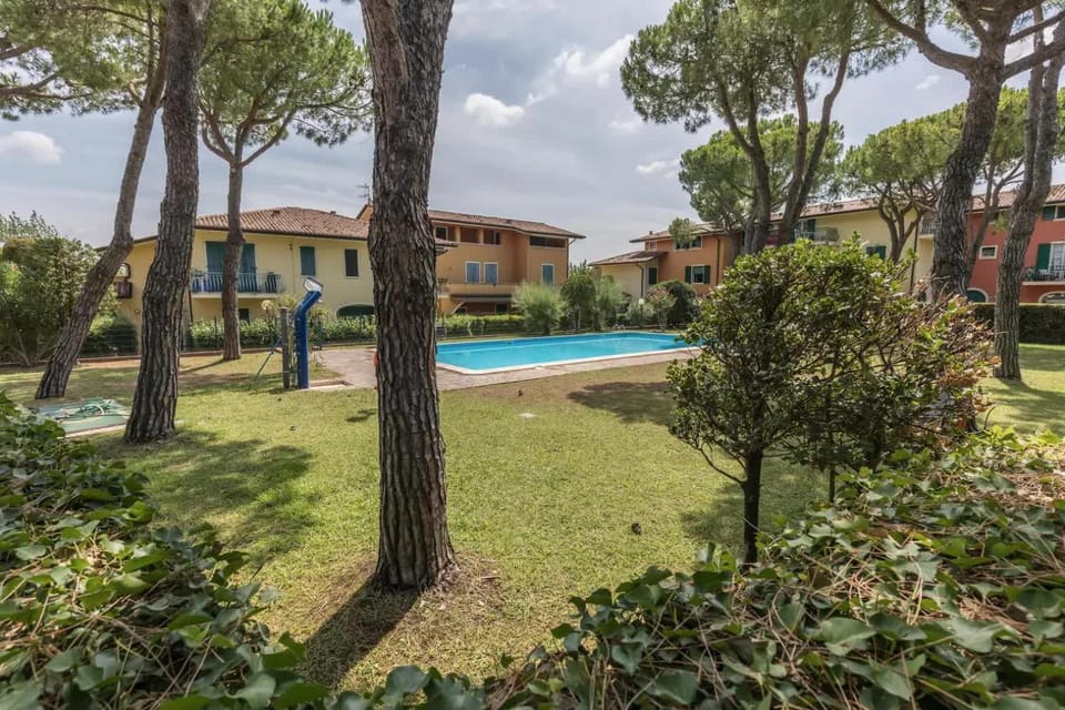 Property building, Garden, Garden view, Swimming pool