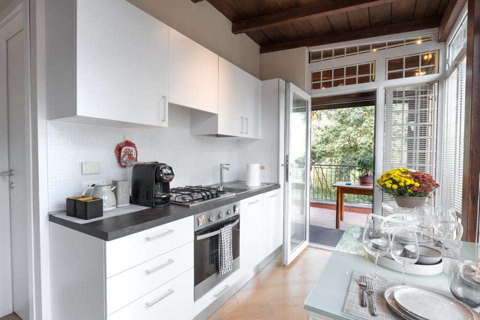 Coffee/tea facilities, Kitchen or kitchenette, Dining area, dishwasher, pet friendly, stove