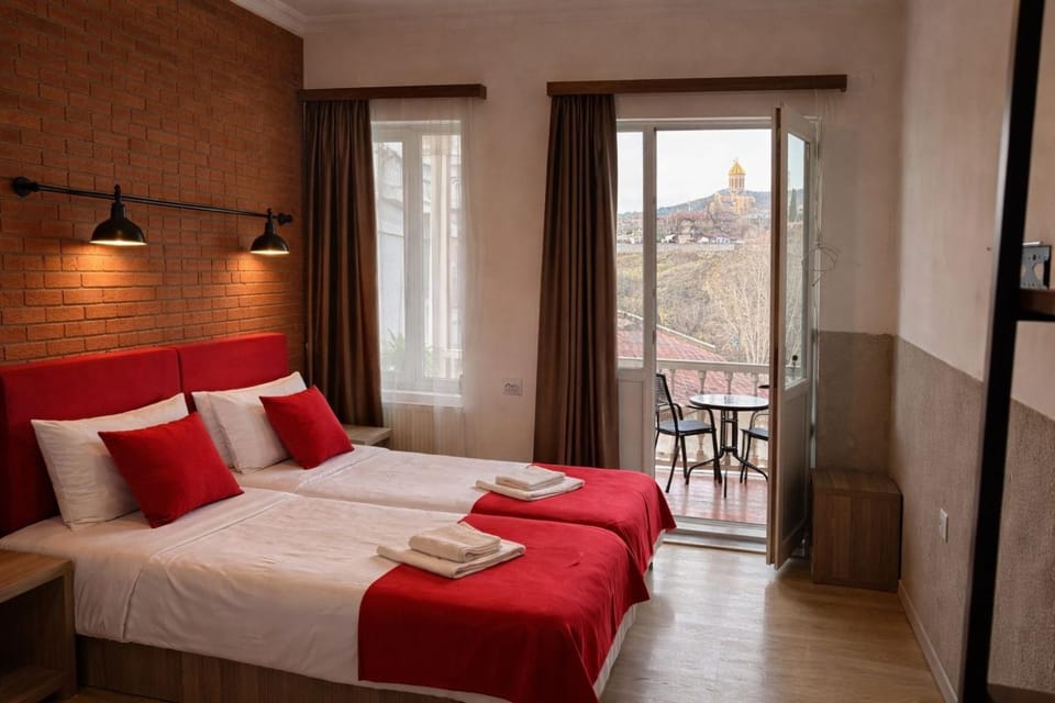 Bed, View (from property/room), Balcony/Terrace, Photo of the whole room, Dining area, Bedroom, towels