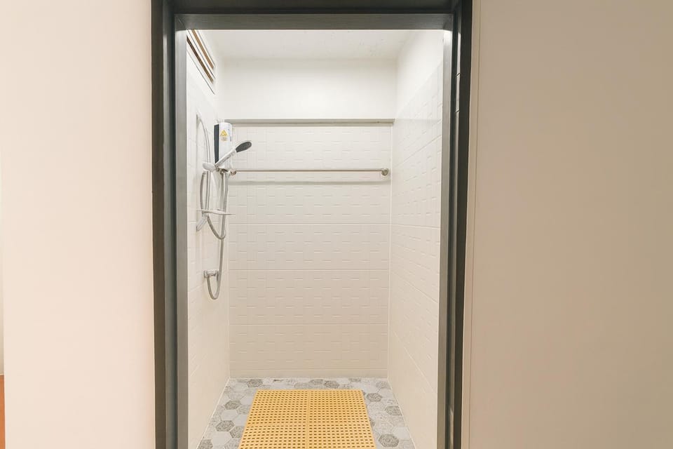 Shower, Bathroom, towels