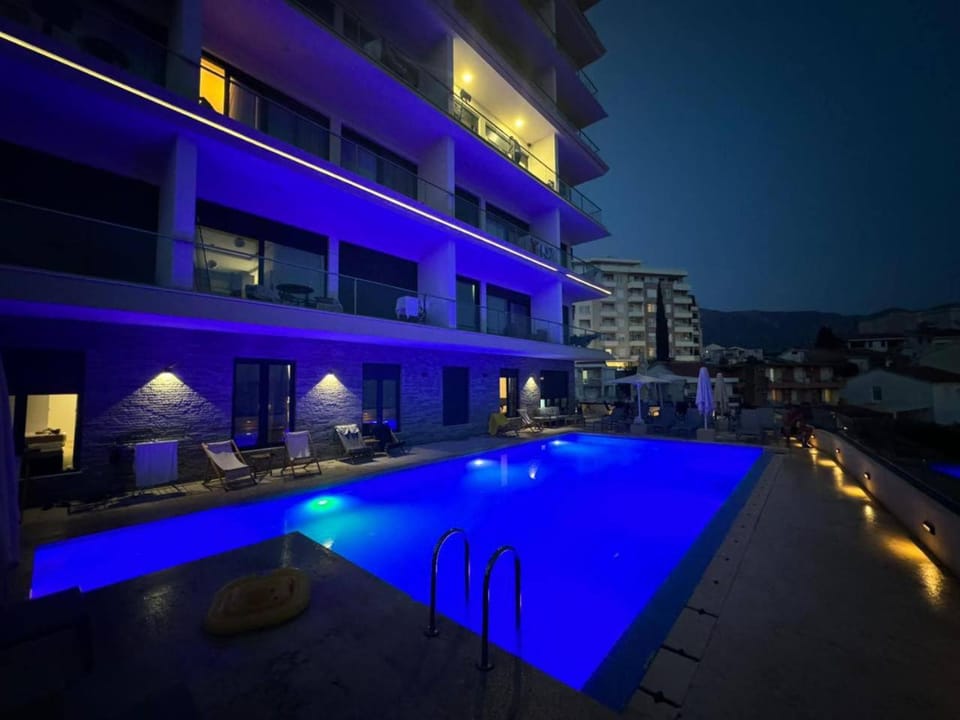 Property building, Swimming pool