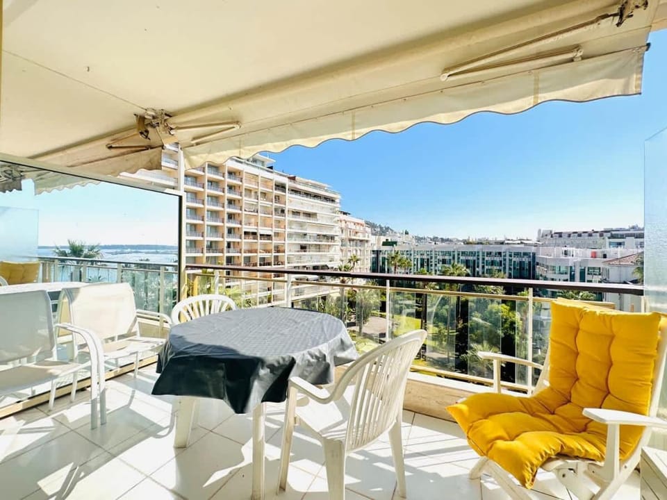 Le Splendide - studio croisette - vue mer Apartment in Cannes