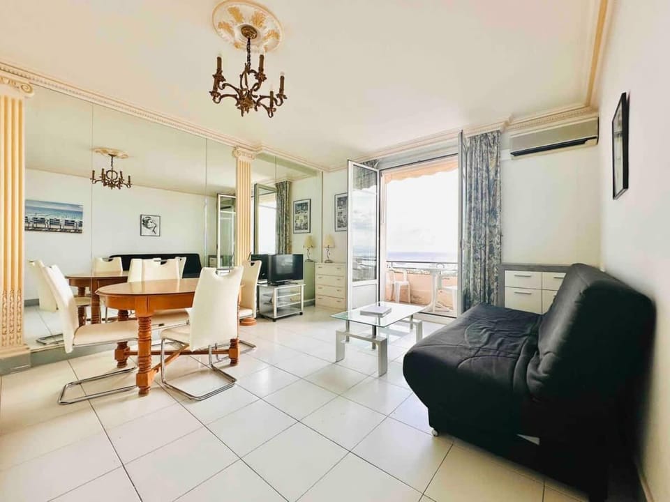 TV and multimedia, Living room, Dining area