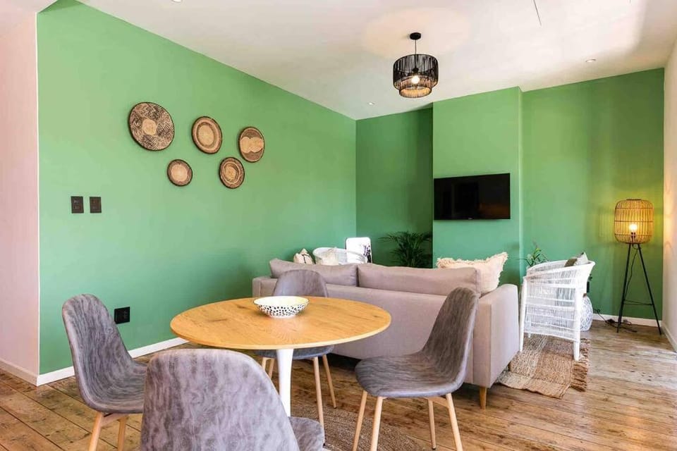 TV and multimedia, Living room, Seating area, Dining area, Evening entertainment