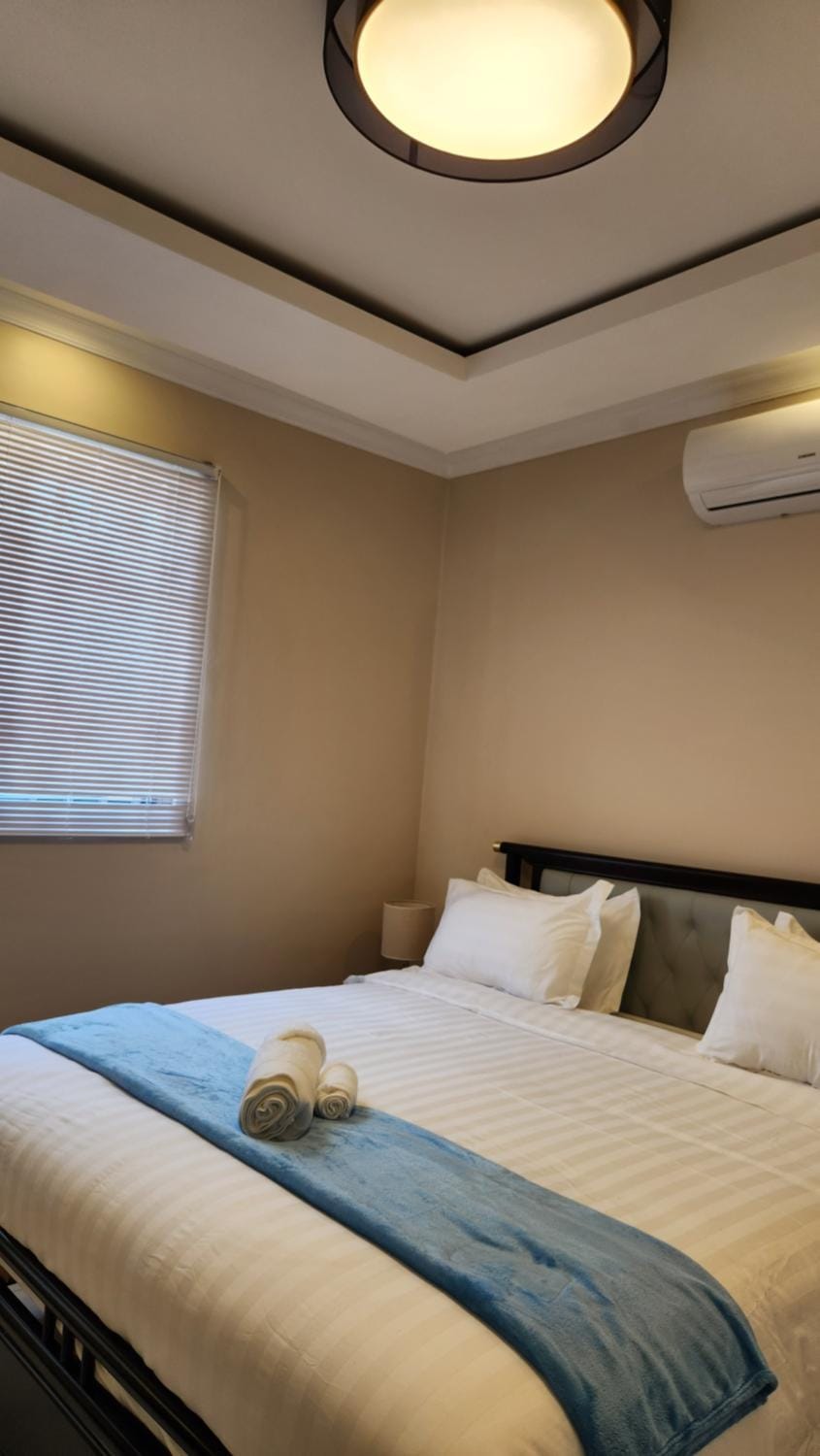 Bed, Bedroom, air conditioner