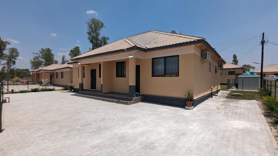 Property building, Day, Street view