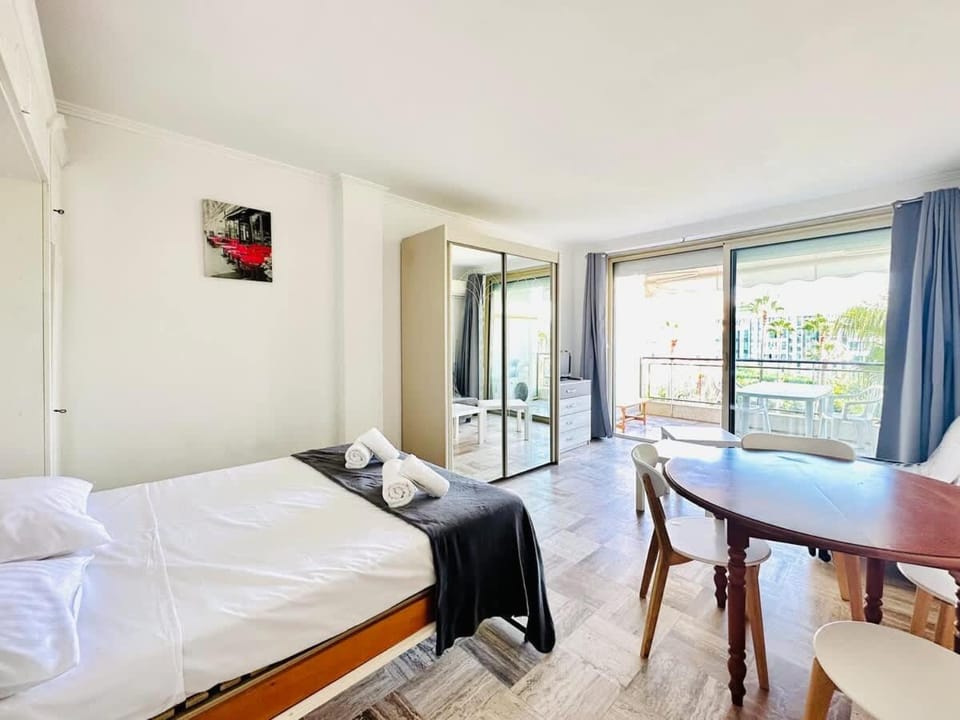 Grand Hotel - Studio Croisette Apartment in Cannes