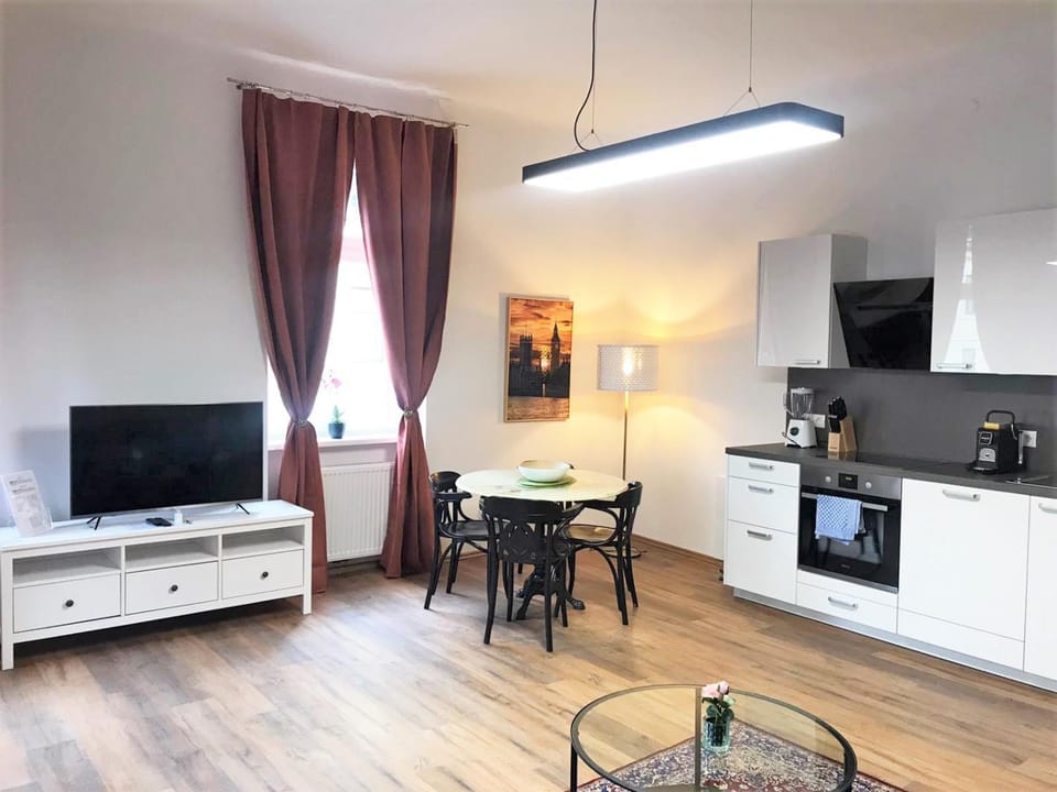TV and multimedia, Coffee/tea facilities, Kitchen or kitchenette, Dining area