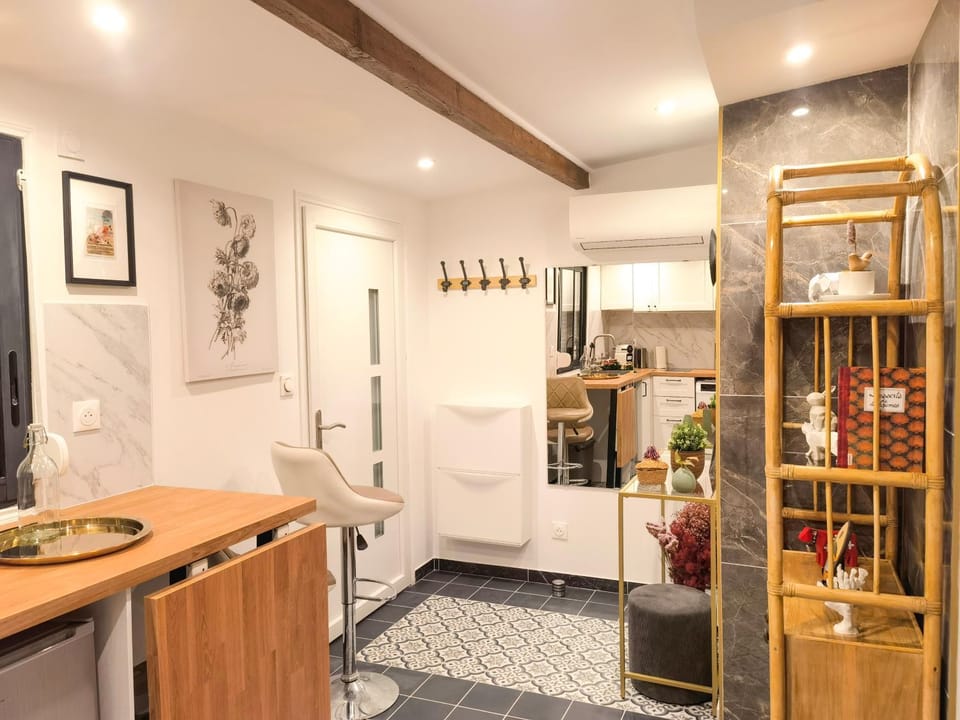 Dining area, air conditioner