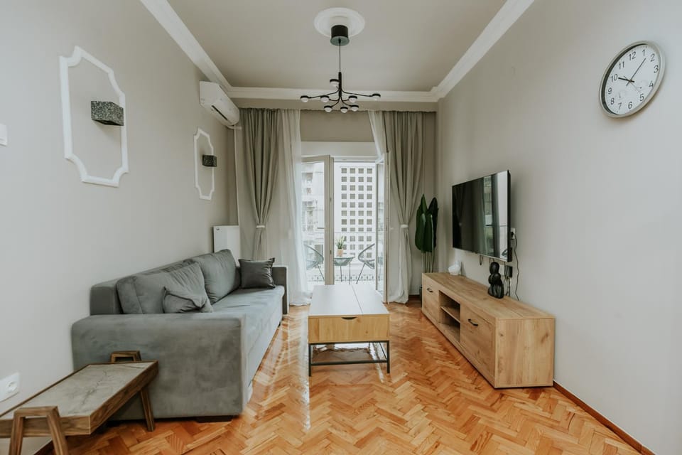 Communal lounge/ TV room, TV and multimedia, Living room, Seating area, Evening entertainment