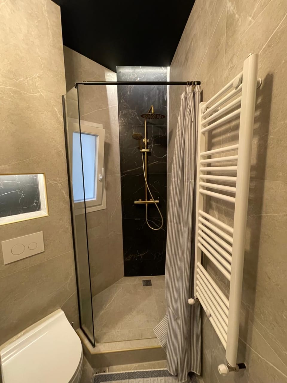 Shower, Toilet, Bathroom, towels